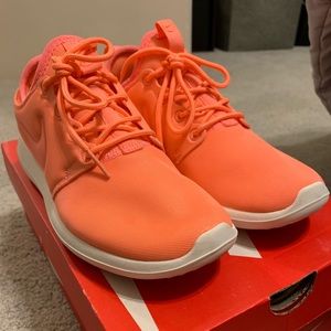 Nike Roshe 2 (Atomic Pink/Sail-Turf Orange)